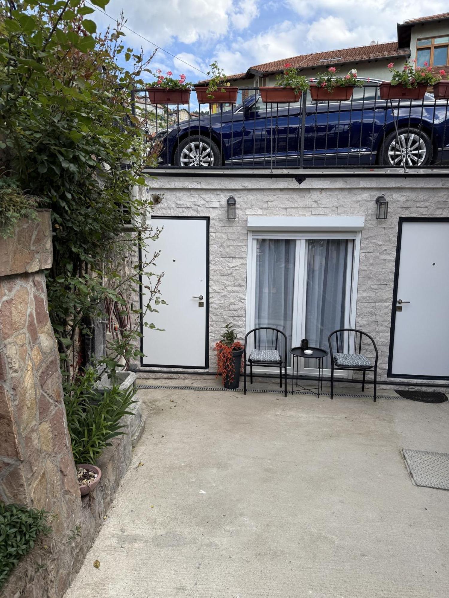 528 Apartment *