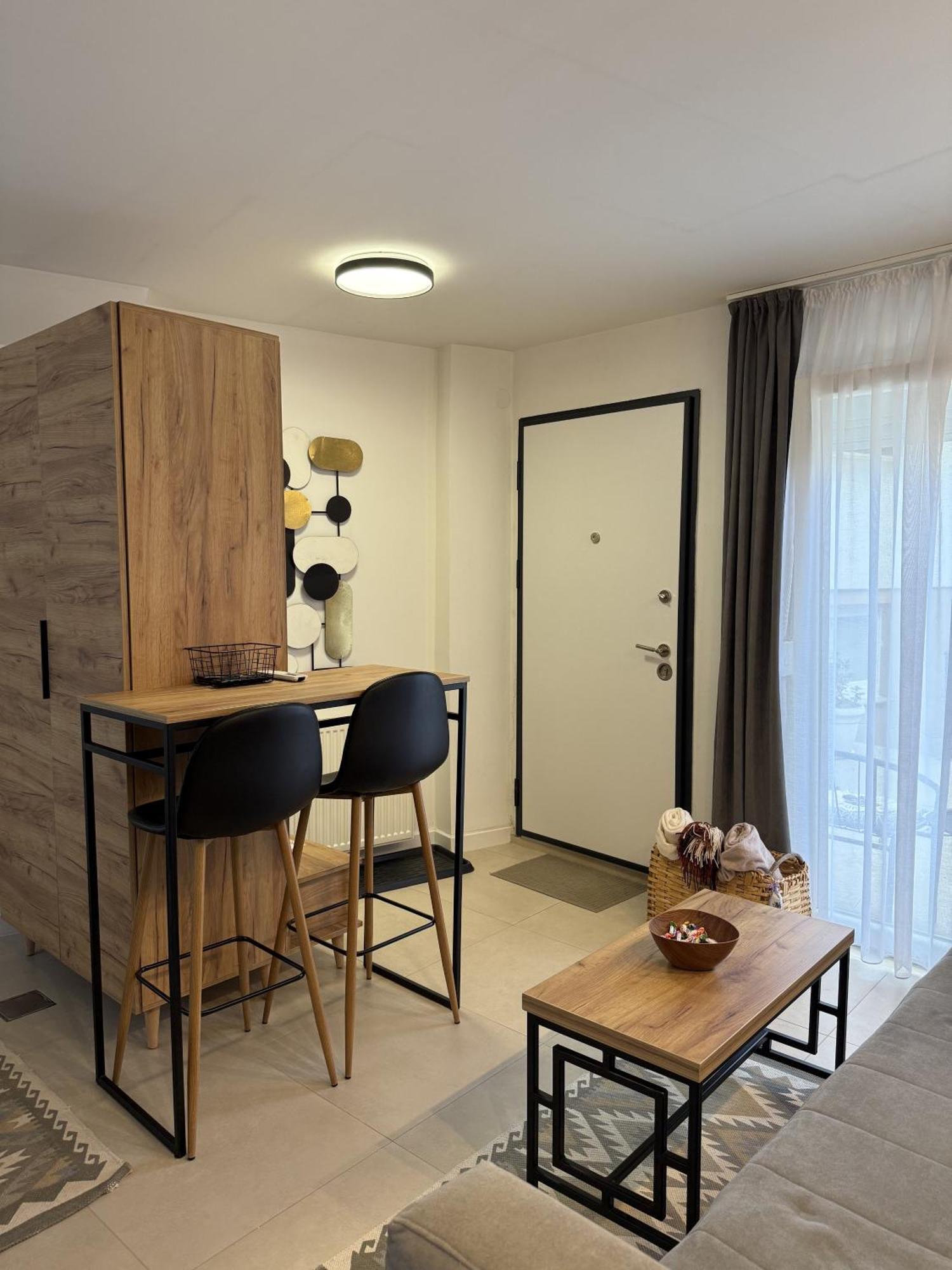 Apartament 528 *